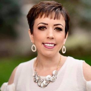 Meet your Posher, Monique